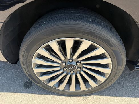Used 2019 Lincoln Navigator Reserve w/ Cargo Package AWD/4WD image 11