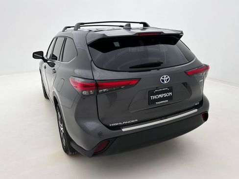Used 2023 Toyota Highlander XLE image 8