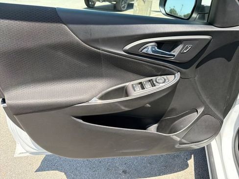 Used 2019 Chevrolet Malibu LT FWD image 16