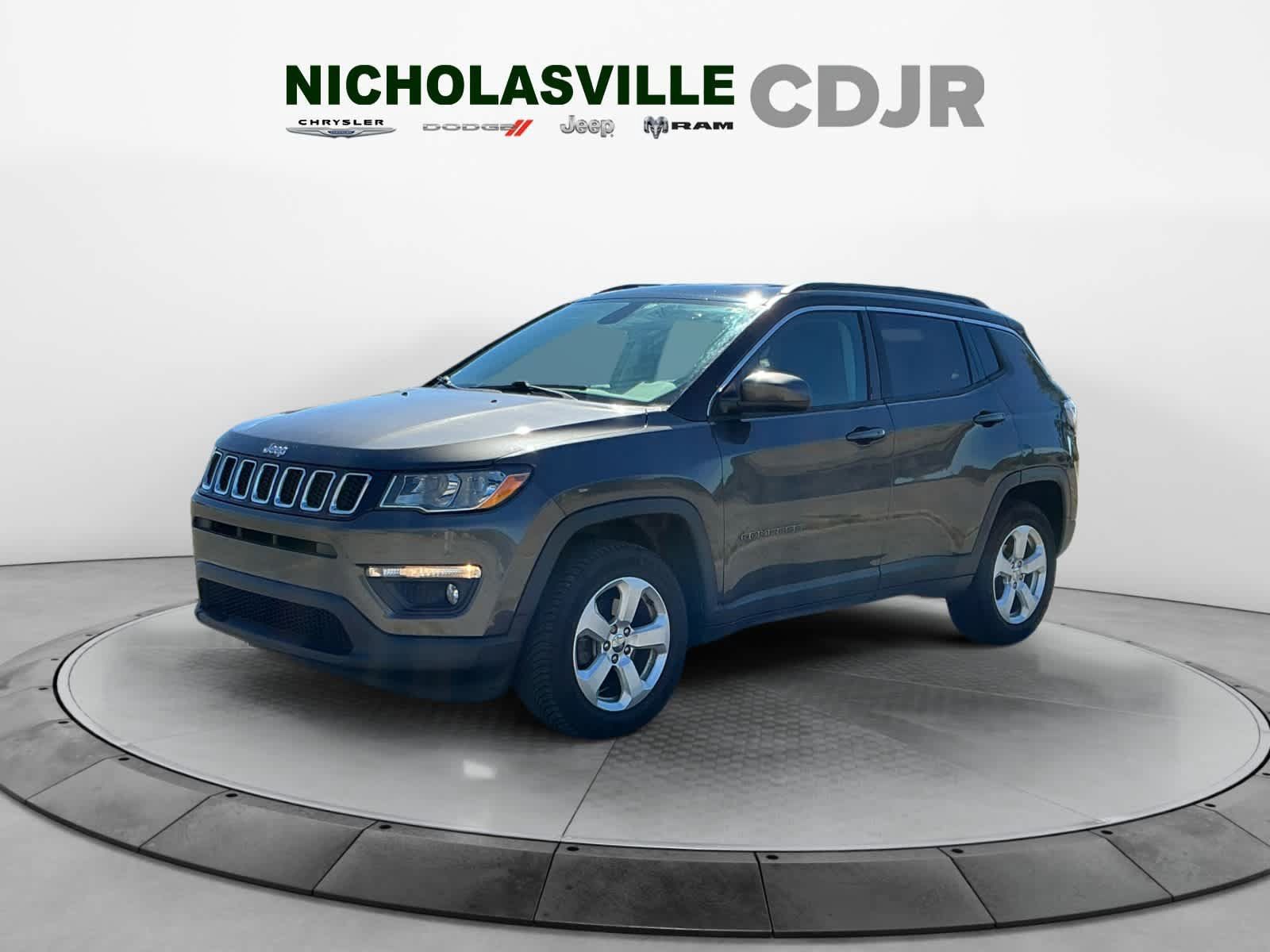 Used 2018 Jeep Compass Latitude w/ Popular Equipment Group AWD/4WD image 1