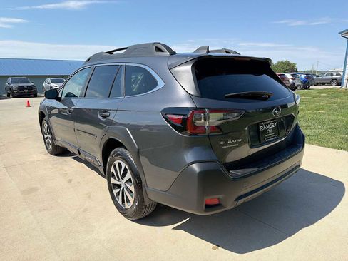 Used 2025 Subaru Outback Premium AWD/4WD image 4