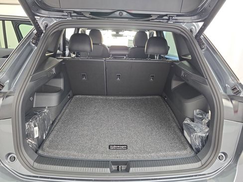 New 2026 Volkswagen Tiguan SE R-Line FWD image 12