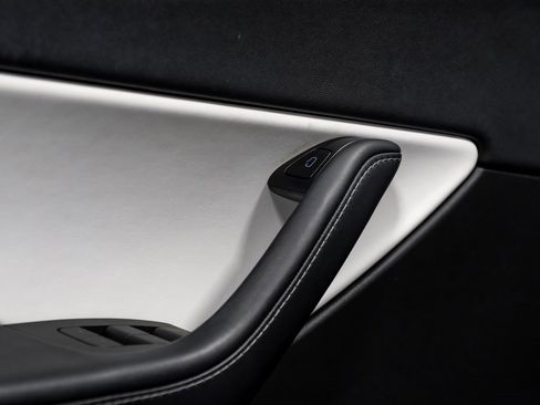 Used 2021 Tesla Model Y Performance image 43