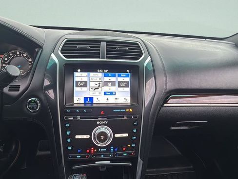 Used 2017 Ford Explorer Platinum image 11