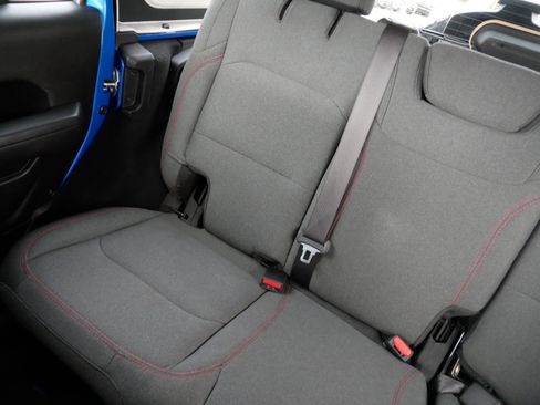 Used 2024 Jeep Wrangler Unlimited Rubicon w/ Technology Group image 12