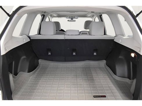 Used 2017 Subaru Forester 2.5i Premium w/ All-Weather Package image 18