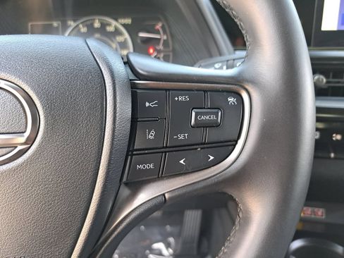 Used 2024 Lexus UX 250h FWD image 19
