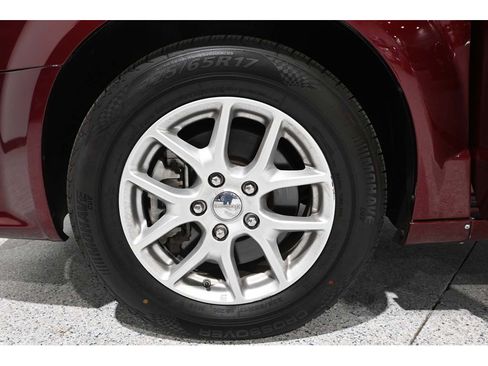Used 2020 Dodge Grand Caravan SXT FWD image 12