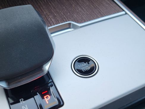 Certified 2024 Land Rover Range Rover SE image 21