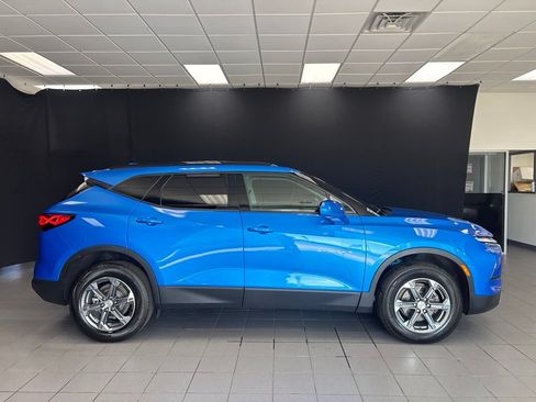Used 2024 Chevrolet Blazer LT w/ Convenience Package FWD image 2