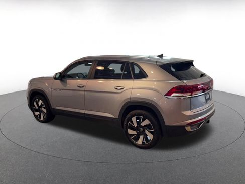 Used 2025 Volkswagen Atlas Cross Sport SE image 11