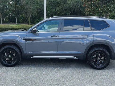 New 2025 Volkswagen Atlas Peak Edition SE image 5