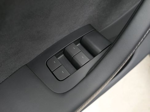 Used 2023 Tesla Model Y Long Range image 14