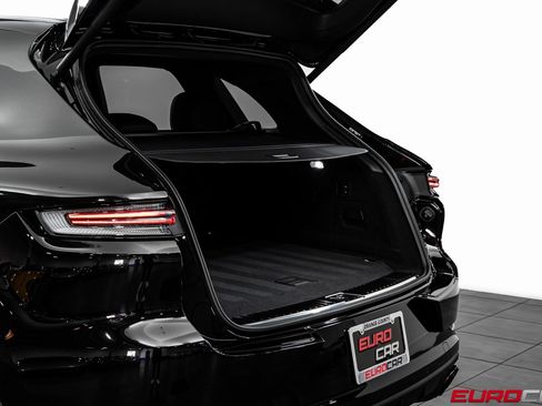 Used 2025 Porsche Cayenne Turbo image 16