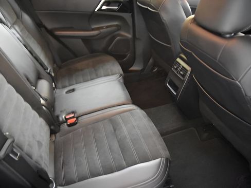 Used 2024 Mitsubishi Outlander SE FWD image 35