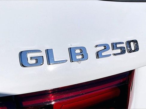 Certified 2025 Mercedes-Benz GLB 250 4MATIC image 27