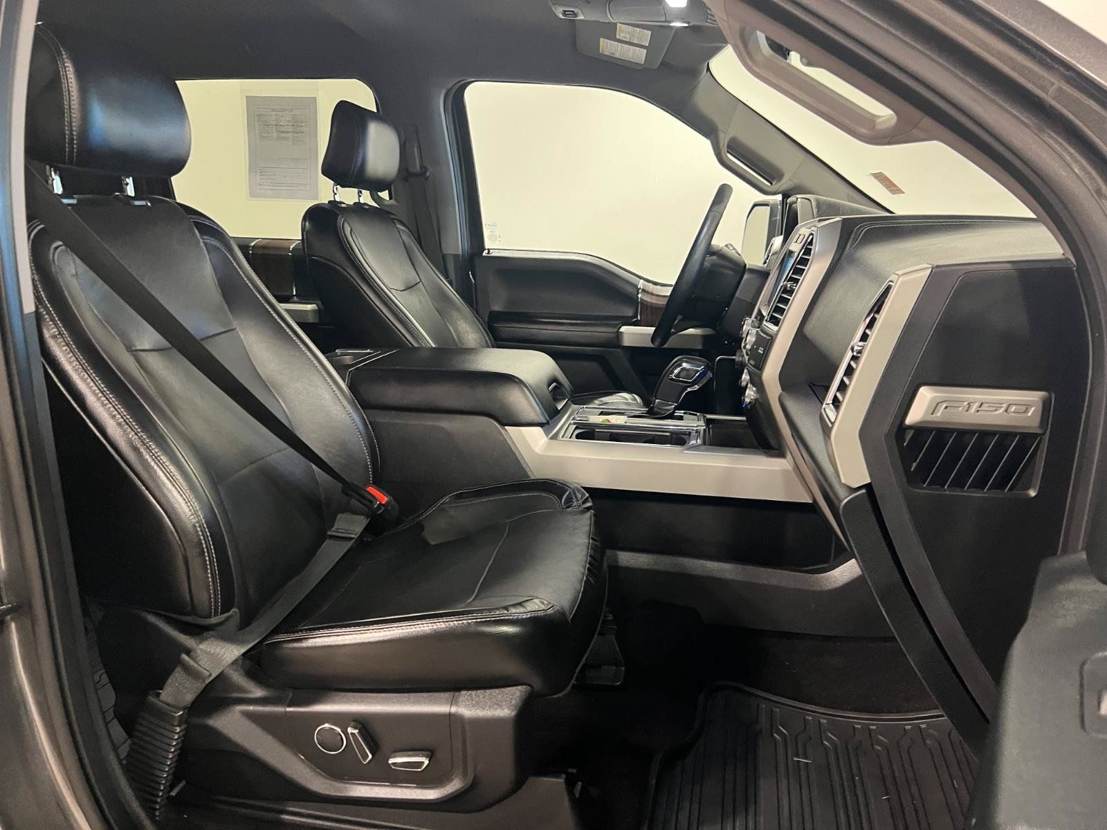 Used 2016 Ford F150 Lariat w/ Equipment Group 502A Luxury AWD/4WD image 36