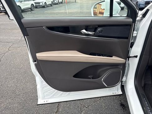 Used 2023 Lincoln Nautilus Reserve image 15