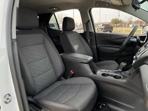 Used 2020 Chevrolet Equinox LT image 32