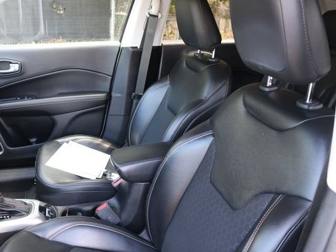 Used 2020 Jeep Compass Latitude w/ Popular Equipment Group FWD image 11