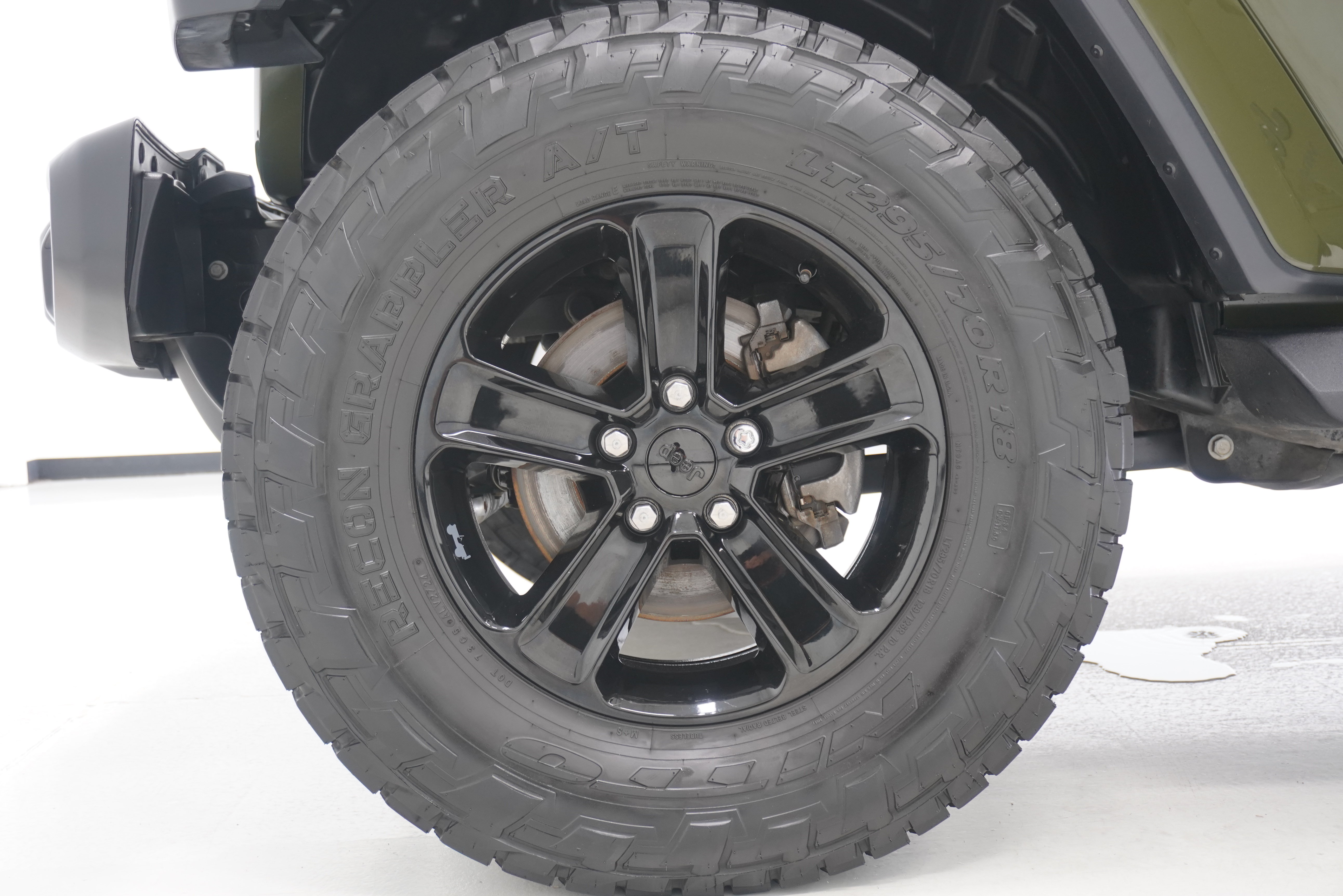 Used 2021 Jeep Wrangler Unlimited Sahara AWD/4WD image 32