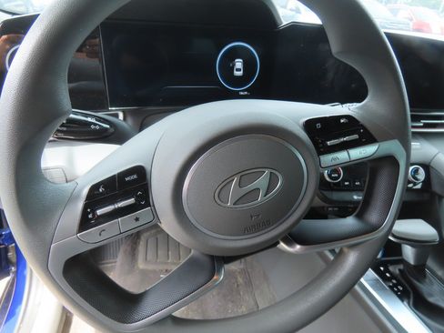 Used 2024 Hyundai Elantra SEL FWD image 24