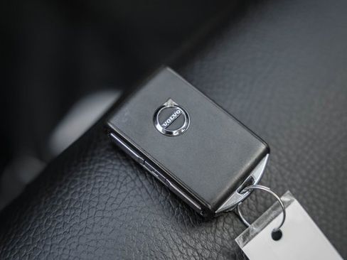 Used 2022 Volvo XC90 T5 Momentum w/ Advanced Package image 42