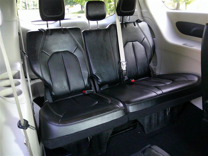 Used 2023 Chrysler Pacifica Touring-L FWD image 20