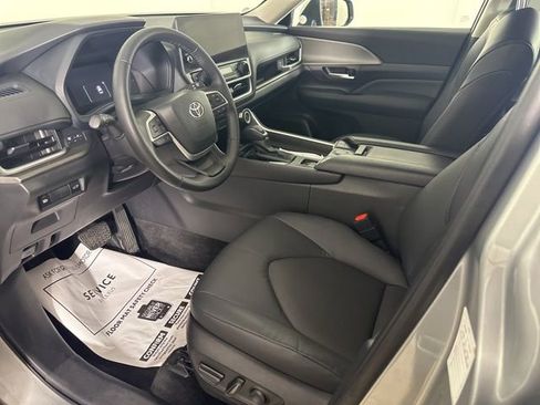 Used 2025 Toyota Grand Highlander AWD image 10