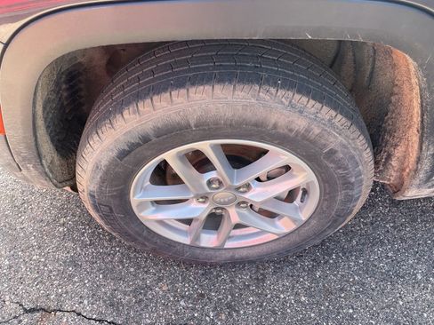 Used 2023 Jeep Grand Cherokee Laredo w/ Luxury Tech Group I AWD/4WD image 22