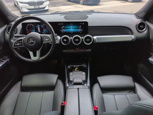 Used 2023 Mercedes-Benz GLB 250 4MATIC w/ Premium Package image 27