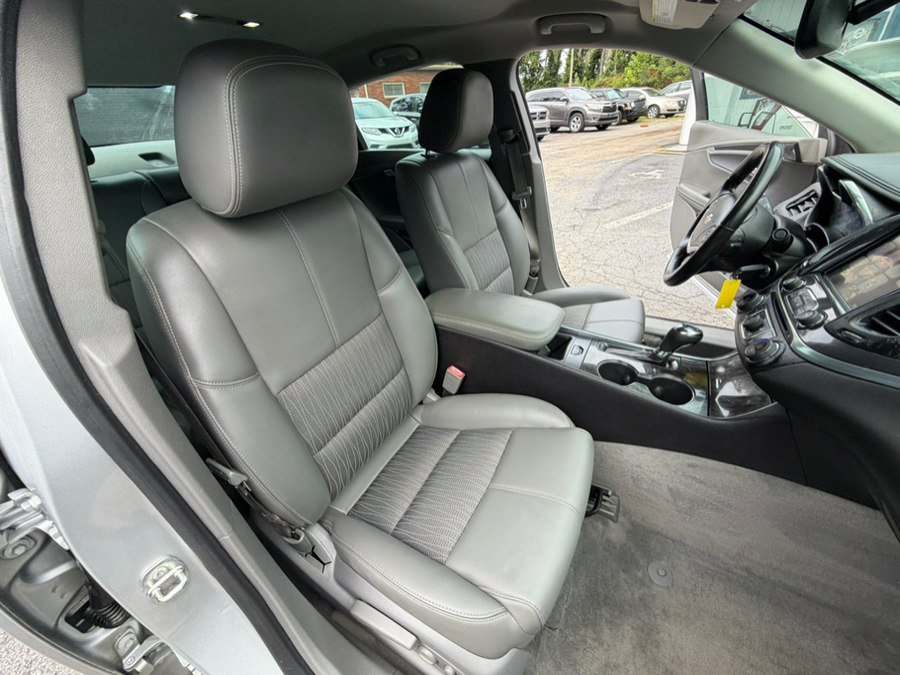 Used 2015 Chevrolet Impala LT Eco w/ Navigation Package w/ Convenience Package FWD image 21
