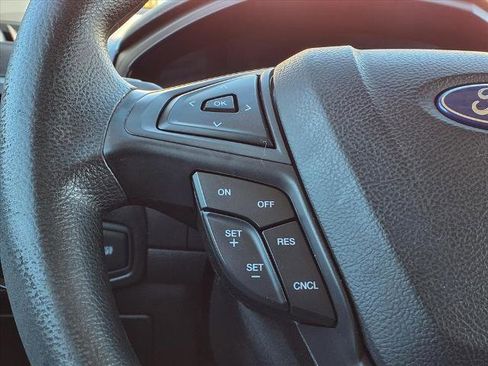 Used 2019 Ford Edge SE image 11