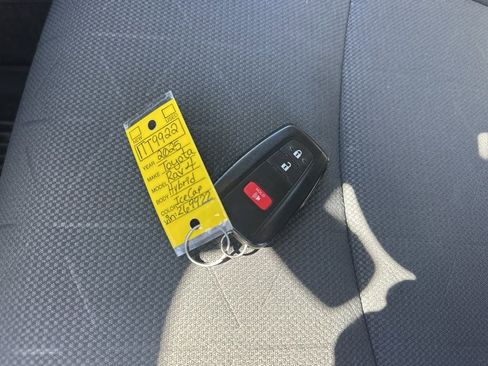 Used 2025 Toyota RAV4 XLE image 32