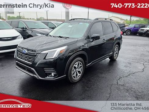 Used 2024 Subaru Forester Premium AWD/4WD image 3