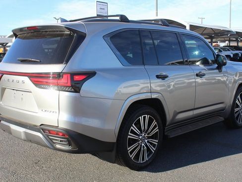 Used 2024 Lexus LX 600 4WD w/ Luxury Package image 3