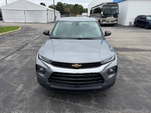 Used 2023 Chevrolet TrailBlazer LS FWD image 2
