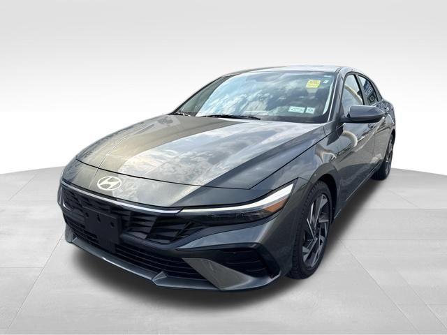Used 2025 Hyundai Elantra SEL FWD image 4