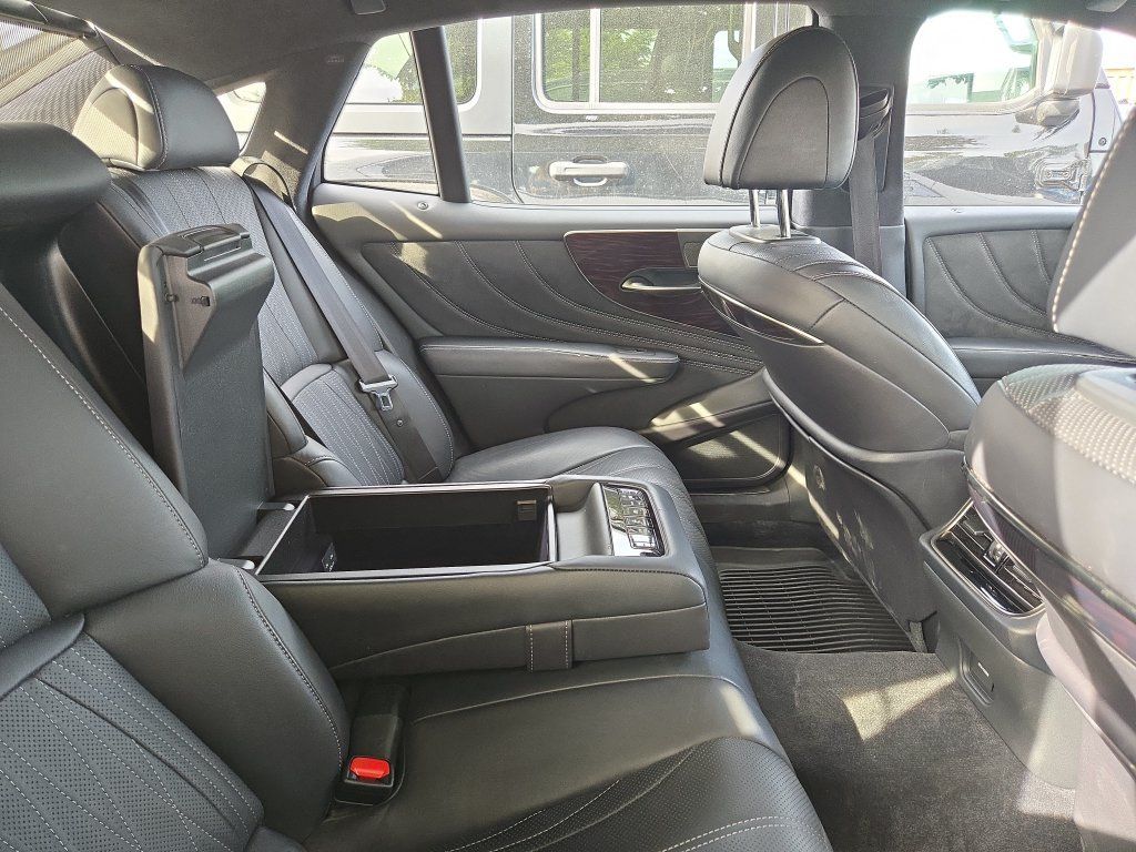Used 2021 Lexus LS 500 AWD w/ Interior Upgrade Package image 4