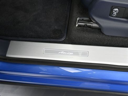 Used 2025 Bentley Bentayga image 16