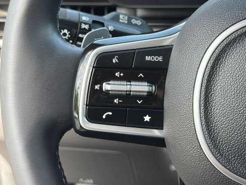 Used 2025 Kia Carnival SX w/ SX Dark Edition Package FWD image 25