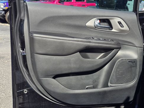 New 2027 Chrysler Pacifica Limited w/ S Appearance Package AWD/4WD image 34