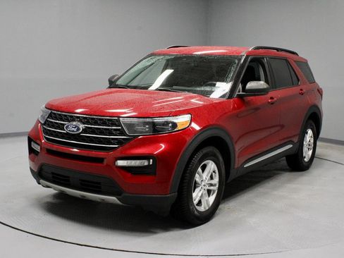 Certified 2023 Ford Explorer XLT w/ Equipment Group 202A AWD/4WD image 7