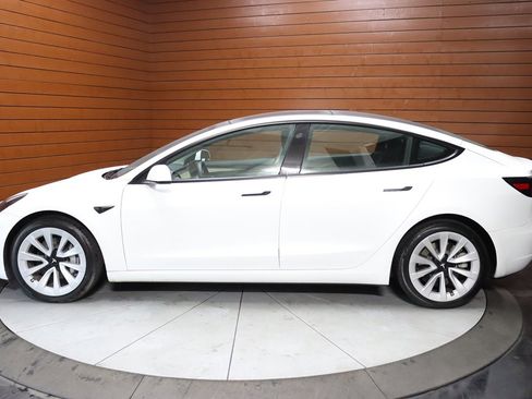 Used 2023 Tesla Model 3 Standard Range image 8