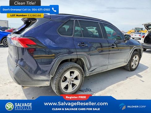 Used 2020 Toyota RAV4 XLE w/ Convenience Package FWD image 4
