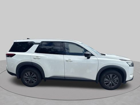 Used 2024 Nissan Pathfinder S FWD image 4