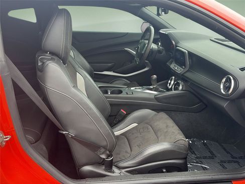 Used 2020 Chevrolet Camaro SS RWD image 13