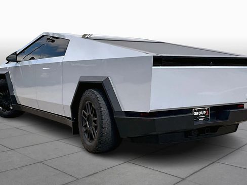 Used 2024 Tesla Cybertruck AWD Crew Cab image 10