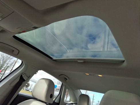 Certified 2023 Volkswagen Jetta SE w/ Panoramic Sunroof Package image 13