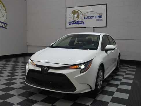 Used 2022 Toyota Corolla LE image 4